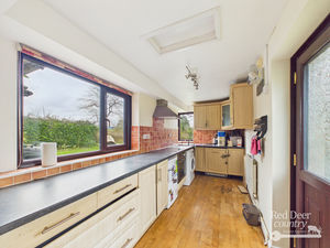 Kitchen/Breakfast Room- click for photo gallery